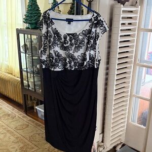 Connected Apparel Black and White Floral Midi Dress